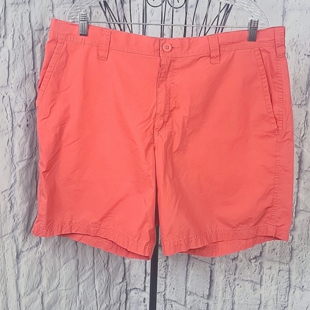 COLUMBIA SPORTSWEAR COMPANY Men's Red Shorts Size 38‎